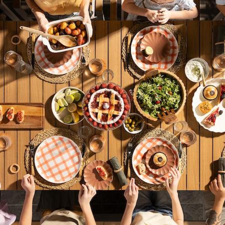 Transformer Table Outdoor Collection Helps Summer Gatherings Adapt to Every Occasion 